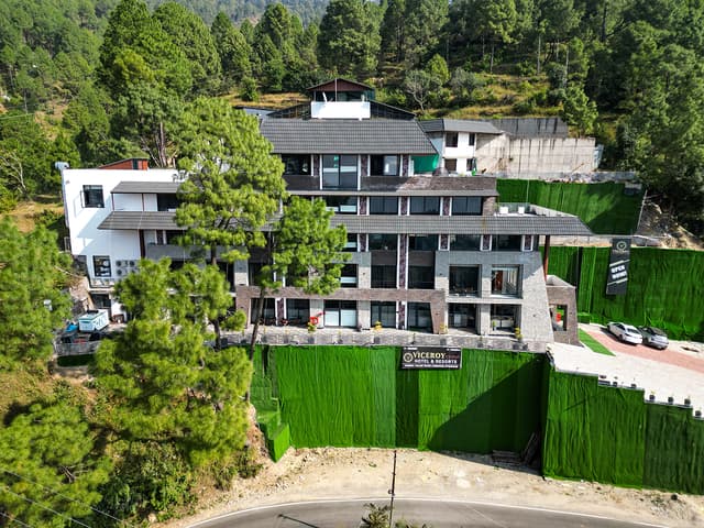 Alivaa Hotel, Lansdowne