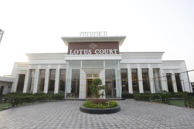 Hotels Near Amity University Noida — Finding the Right Stay Just Got Easier