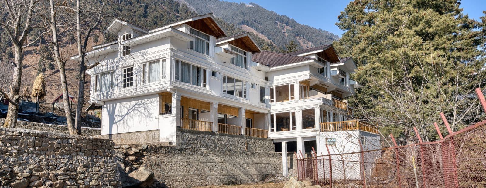 Xenious White House Eco Resorts