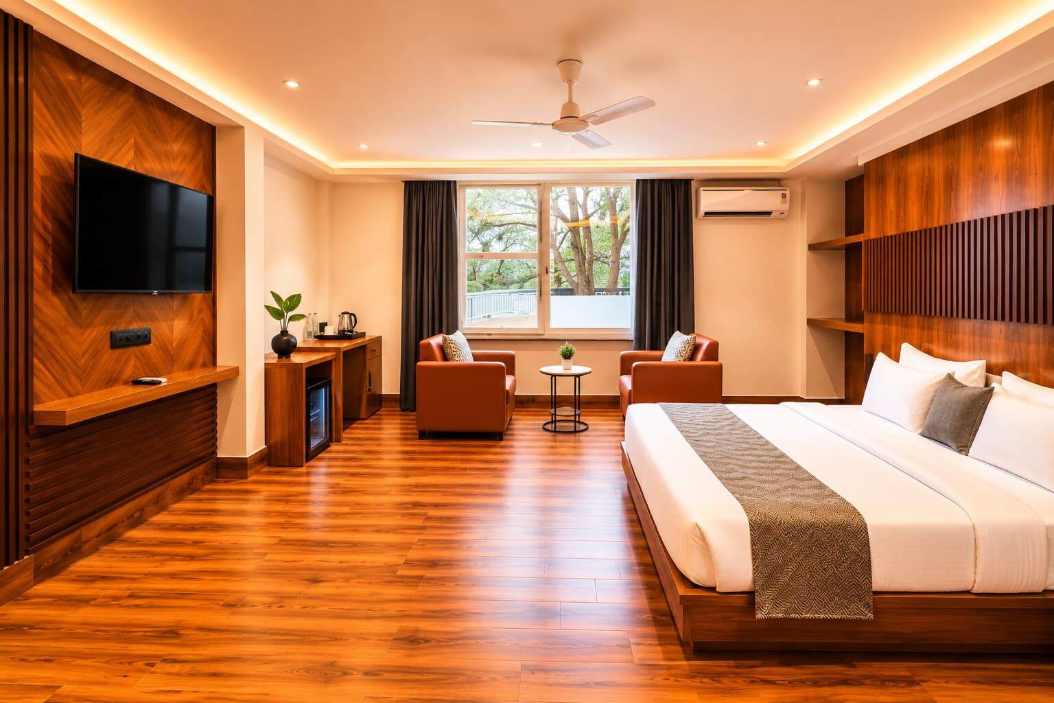 Royal Suite Private Balcony with Courtyard